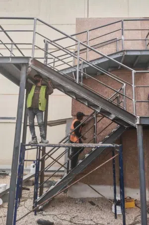 حداد ابواب حلوق سواتر وجهة مظلات سيارات سواتر درابزين