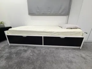 تخت ممتاز من ايكيا ikea متوفر اثنين منه