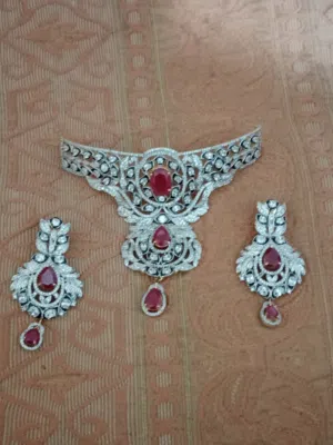 For sale nice necklace artificial colour 100% guarantee lifetime colour is not gun very good quality