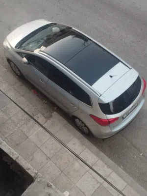 كيا كارينز 2014 للبيع