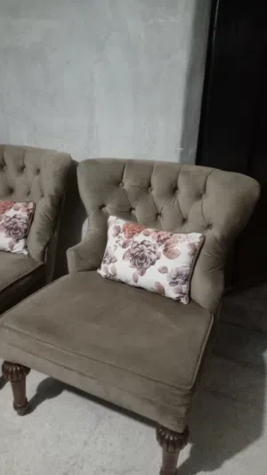 الطقم حاليا محفوظ بالمخزن ولا يُستَخدم تم شراءه من مفروشات الماسية