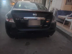 نيسان التيما 2010 فل كامل نظيف جدا مفحوصة امس الصامل ما راح اختلف معاه