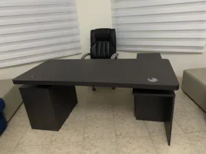 مكتب تنفيذي. Executive desk