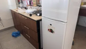 أغراض محل شاهي كراسي وطاولات