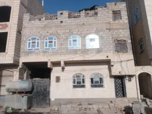 عرطةةةةةةة منزل مسلح للبيع في صنعاء غرب الروضه خلف المستشفى السعودي الالماني مساحة 2لبن طابقين