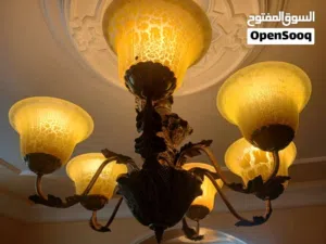 ثريا عدد / 2 مع 12 لمبة وثلاث اكواب زجاجية احتياط من نفس صنف الزجاج على الييعة . مع سوك احتياط ..