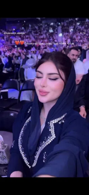 عبايه كلها كرستال جديده و فخمه مقاس 53