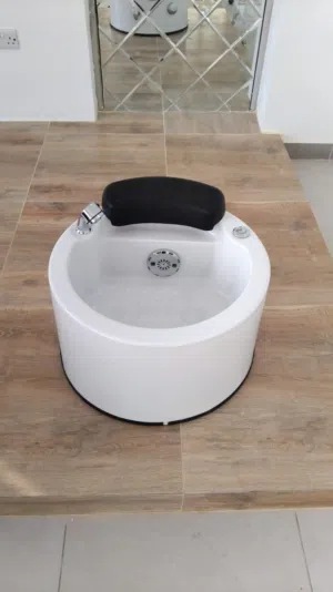 معدات صالون نسائي حاله ممتازه جدا