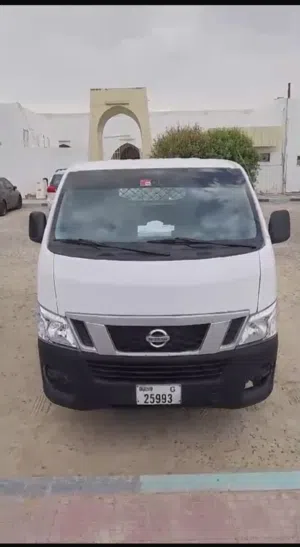 للبيع نيسان أورفان شحن موديل 2016 نظيف نحتاج فقط لاغير مكينه لايوجد به حوادث في سياره