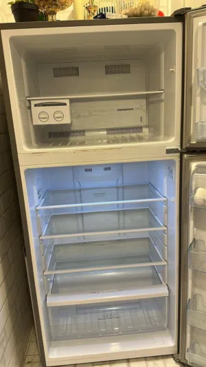 [NEGOTIABLE] Hisense RT650NAIS 650L Refrigerator - Large Capacity Fridge - Used in Excellent Quality