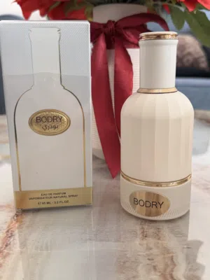 عطر بودري الأبيض  _ الماجد للعود بسعر حرق