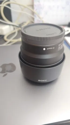 SONY 50 mm  f1.8 block lens