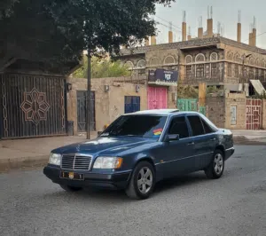للبيع في صنعاء مرسيدس أرنب 95 كرت E220 ياناس 4 بسطون فتحه سقف    مجمرك مرقم جاهز بضاعة كرت