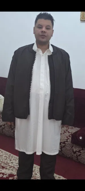 زبون اصلي لبسة مرتين فقط في العيد للبيع