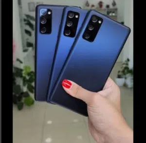 مطلوب برده حق S20FE رسمي للتواصل اتصال او وتس