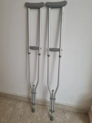 عكازات تحت الذراع