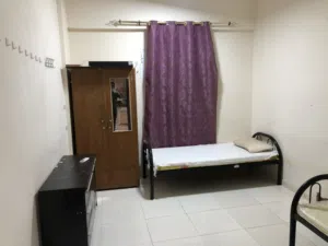 Single Room available for rent with kitchen and bathroom sharing facility ..   Near mall of Muscat