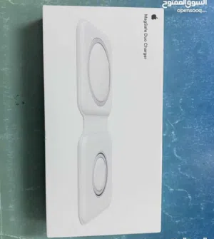 Apple MagSafe duo charger white.