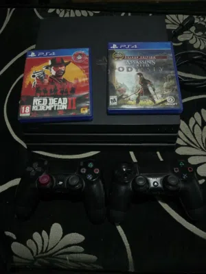 مستعمل PS4 Pro مع يدتين اصليات وسيدين