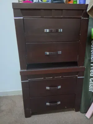3 bedside tables. 6 Ro all
