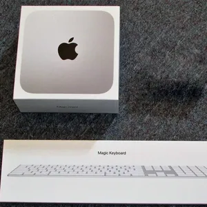 Mac m2 mini كامل مع شاشه