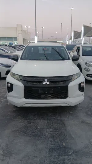 Mitsubishi L200 2021 GCC 4×2 EXCELLENT CONDITIONS done 205000 km بيك أب ميتسوبيشي L200 خليجي2 كابين