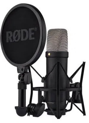 عدة استوديو مايكرفون سماعات كرت صوت. Rode , focusrite , akg