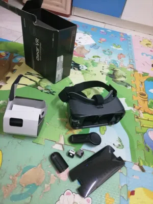 Gear    VR with.       controller  SAMSUNG