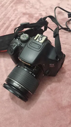 كاميرا كانون 700D