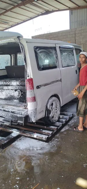 باص تونسي ابيض غاز وبترول