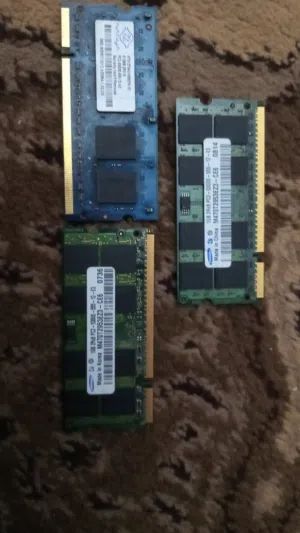 3رامات DdR2  وحدة 1GB واثنين 2GB للبيع  لابتوب acer 2008