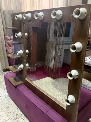مراي مع اضاءه خشب لاتيه للبيع