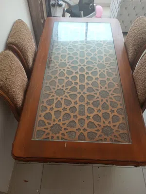 طاولة سفرة خشب مزخرفة