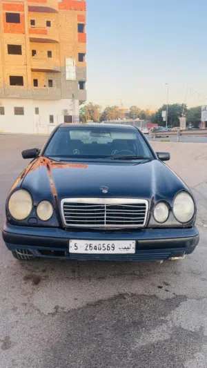 مرسيدس ربي يبارك ماتشكي من شي محرك ياكل في القطران ماكلة ماشاء الله كامبيو ربي يبارك صالة كويسة