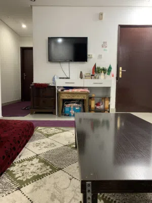 مشاركه سكن مطلوب شخص ع خلق ولتزم بالنضافه للسكن في شقه نظيفه ومفروشه بالكامل