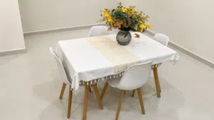 طاولة سفره بيضاء dining table