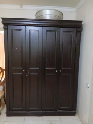 للبيع دولاب خشب