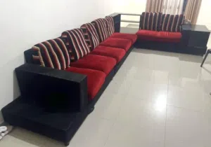 كنباي كبير زاوية (L) مع تخزين وطاولات مدموجة  مستعمل بحالة منيحة (خدوش خفيفة)