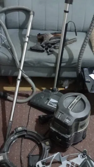 مكنسة كهربائية
