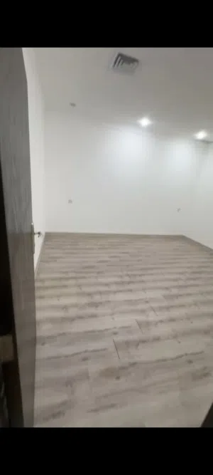 للايجار شقه تشطيب جديد بسلوى قطعه 12 اسره صغيره