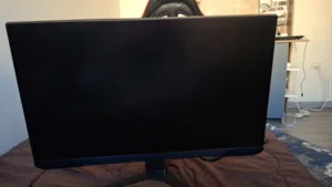 سعر قابل النزول للشاشة قيمنق سامسونق حالة ممتازة 144hz 24inch