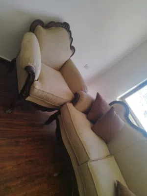 غرفة ضيوف كاملة للبيع خشب ممتاز وثقيل  جدا بحاجة لصيانة خفيفة بسعر مناسب