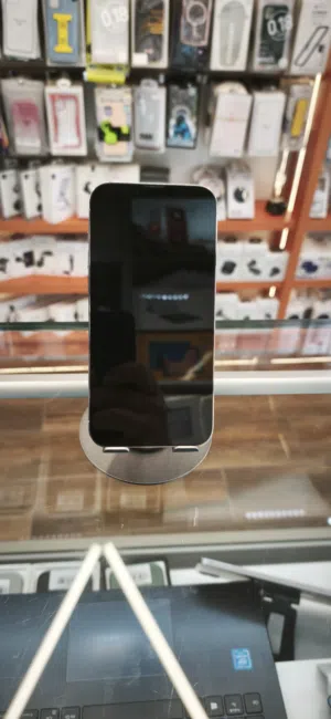 iphone 13 pro max تخزين 128g لون فضي البطارية 90% خالي من الخدوش بحالة الوكالة بسعر حرررررق