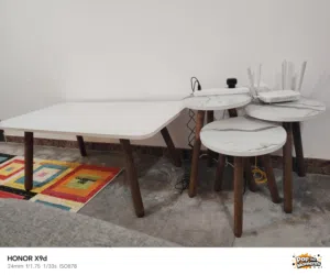 طاولة كبيرة +3 طاولات صغيرة