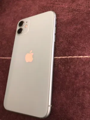 Apple iPhone 11 128 GB in Basra