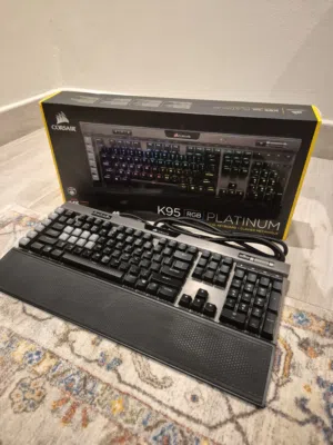 CORSAIR K95 RGB PLATINUM Mechanical Gaming Keyboard Cherry MX Speed