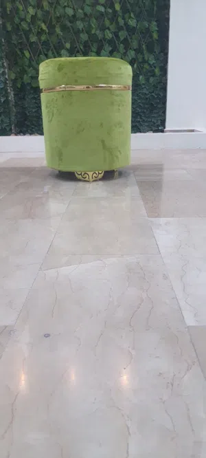 كرسي تسريحة( بوفيه ) صناعة محلية  البدر العالمية للمفروشات  موقعنا بالخوير ممكن تفصيل اي لون