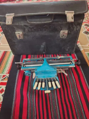 طابعه قديمه للمكفوفين