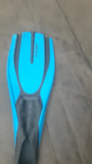 زعانف عكس أو(ريشات)