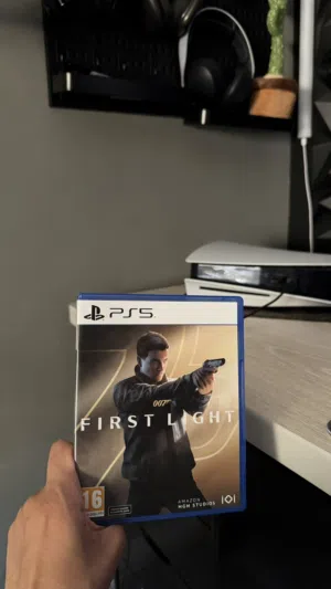 للبيع لعبة First light 007